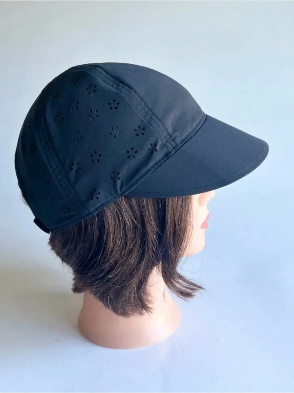 Lululemon Black Adjustable Strap Cap Size M.
